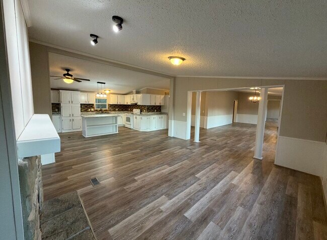 Building Photo - 103 Oak Ct