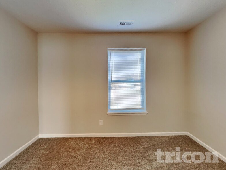 Building Photo - 1105 Tomahawk Pl
