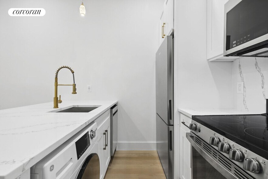 Building Photo - 202 W 96th St