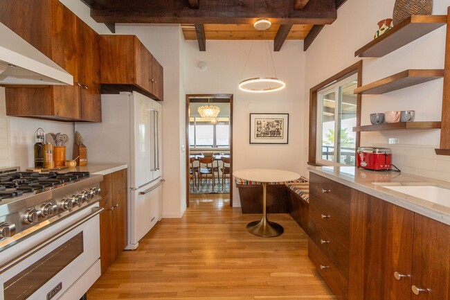 Building Photo - Spectacular Furnished 4 Bedroom/ 3 Bath Mid-Century Modern Retreat in Encinitas