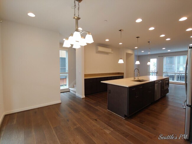 Building Photo - Contemporary Home in Bryant for Rent!