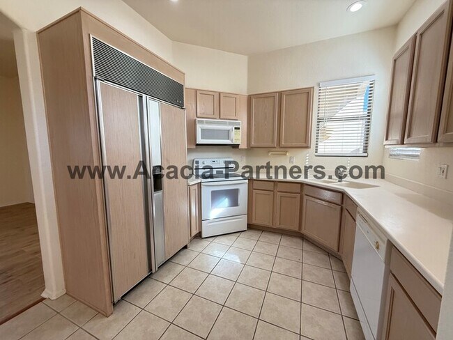 Building Photo - Gated Two Bedroom Home