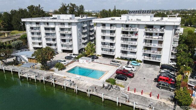 Building Photo - 110 S Shore Dr