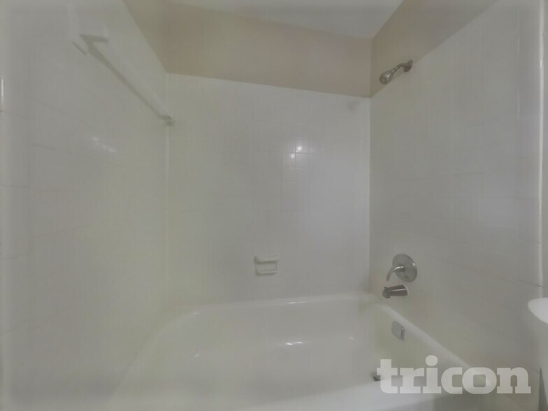 Building Photo - 1820 Crestwood Dr NW