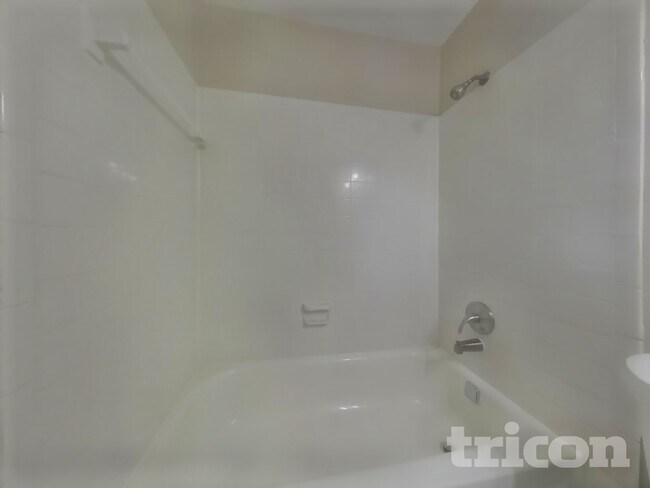 Building Photo - 1820 Crestwood Dr NW