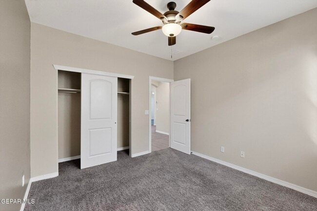 Building Photo - 220 S Manzanita Dr