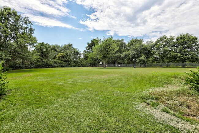 Building Photo - 1340 Bryant Cir