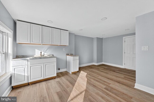 Primary Photo - 11 N Willow St