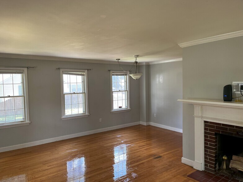 Building Photo - 35 Hastings Ave