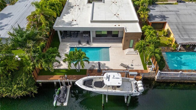 Building Photo - 12911 Oleander Rd