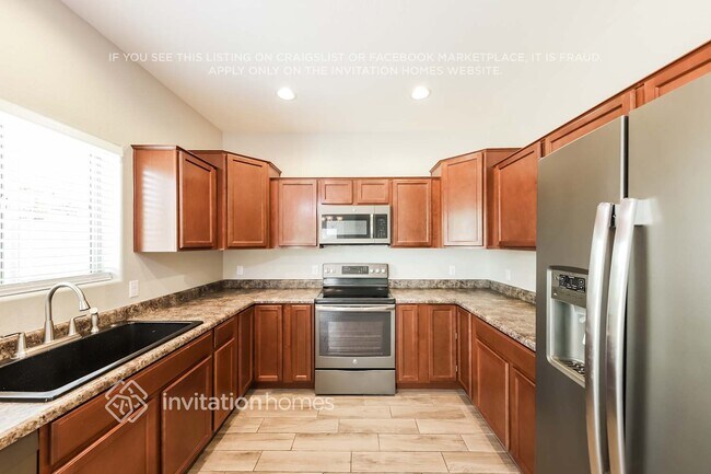 Building Photo - 506 W Latona Rd