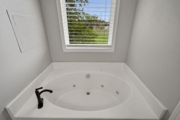 Building Photo - 302 12 Oaks Ln