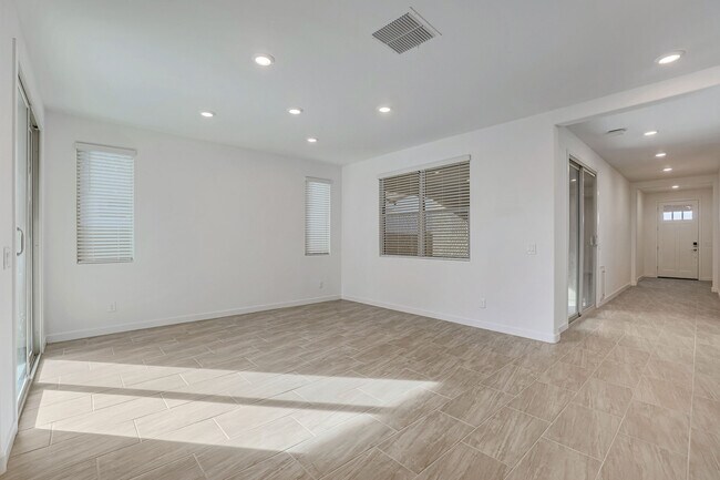 Building Photo - 12881 N 145th Dr