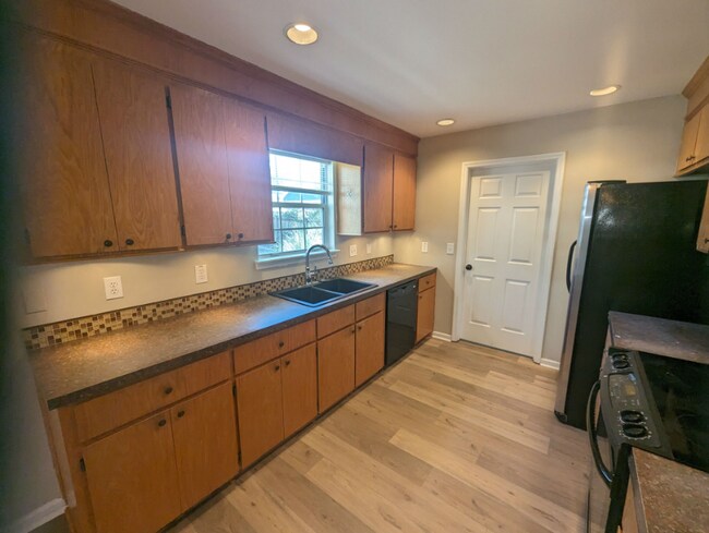 Building Photo - Hanahan Lake View Home for Lease