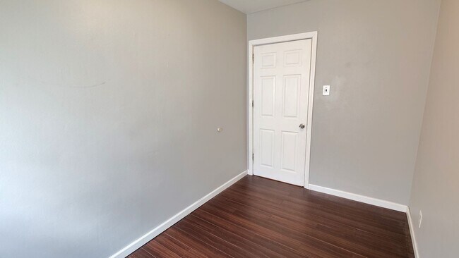 Building Photo - 2717 Jane St