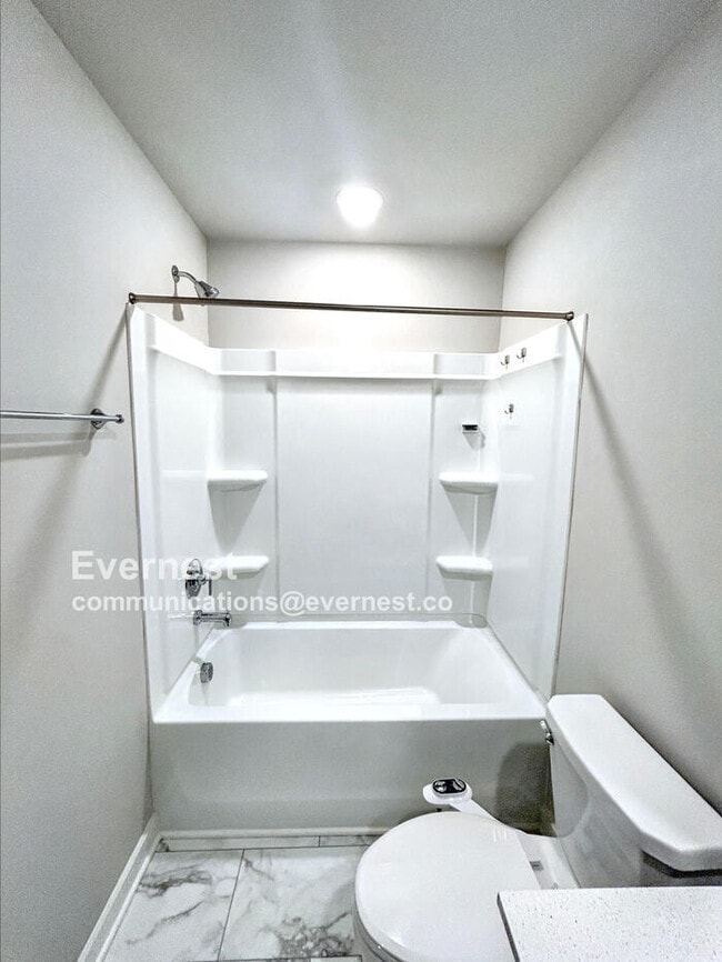 Building Photo - 549 Swanholme Dr