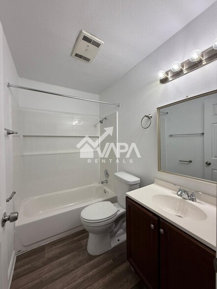 Building Photo - 826 Thrasher Dr