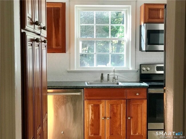 Building Photo - 40 Wilridge Rd