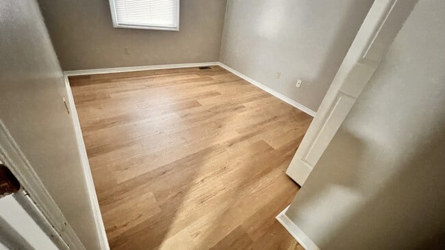 Building Photo - 1383 W Allen St