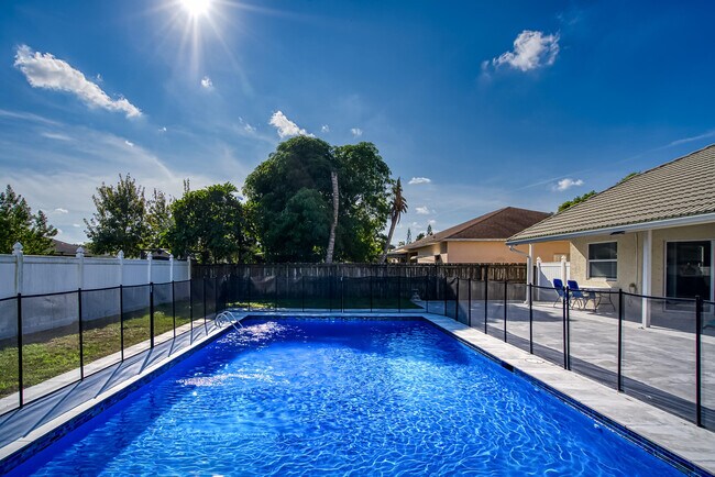 Building Photo - 2962 SW Coastal Terrace