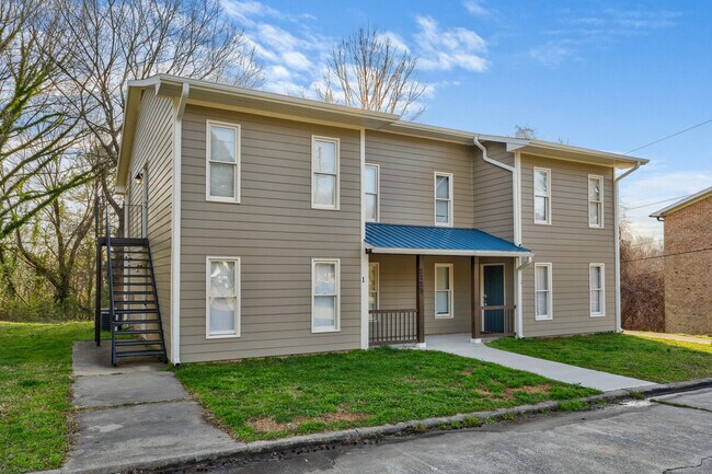 Building Photo - 2225 Summit St