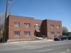 Building Photo - Lovely Art Deco style building