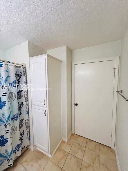 Building Photo - 10265 Gandy Blvd N