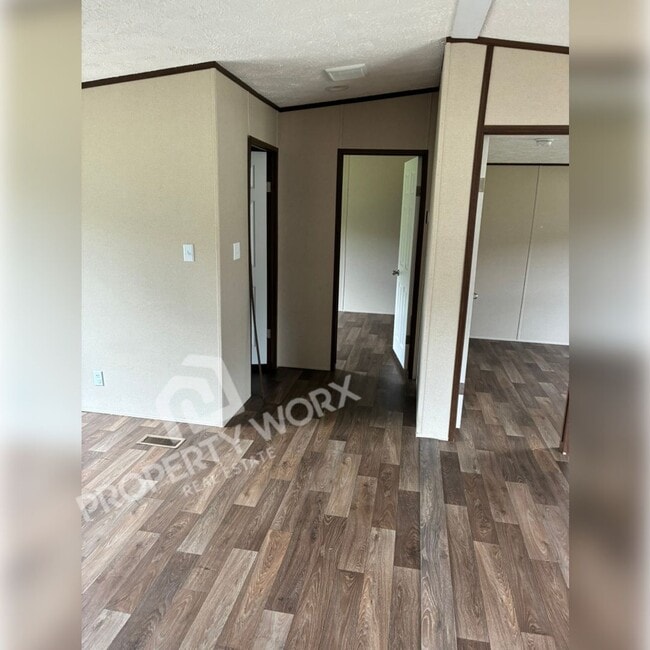 Building Photo - 3 Bedroom Home, Nashville