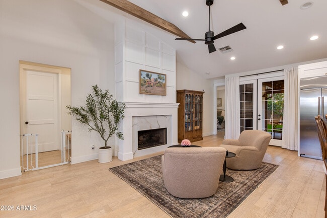 Building Photo - 3247 E Sells Dr