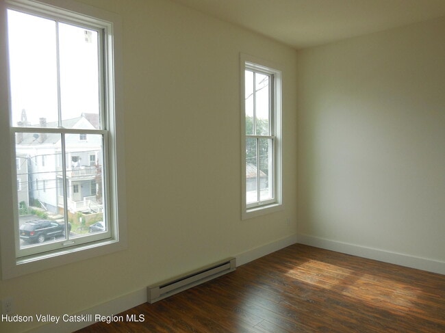 Building Photo - 431 Warren St