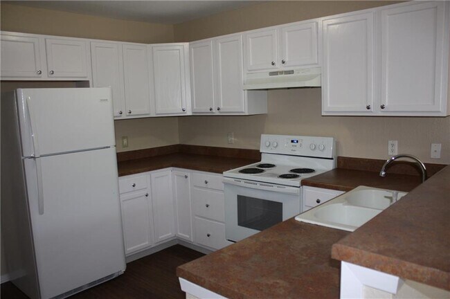 Building Photo - 2208 Katy Ln