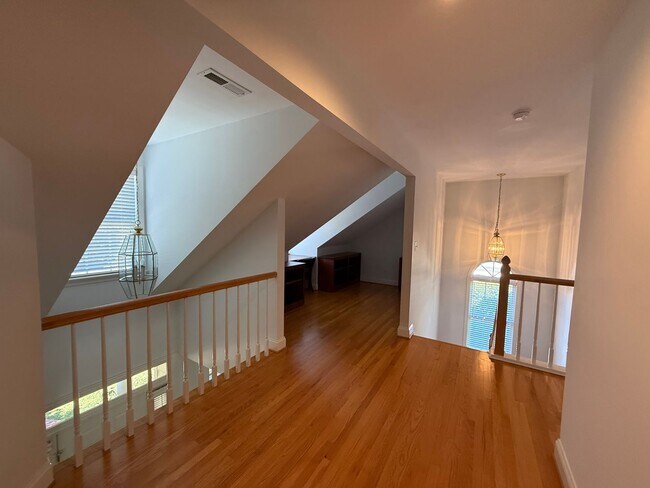 Building Photo - 935 Charter Oaks Dr