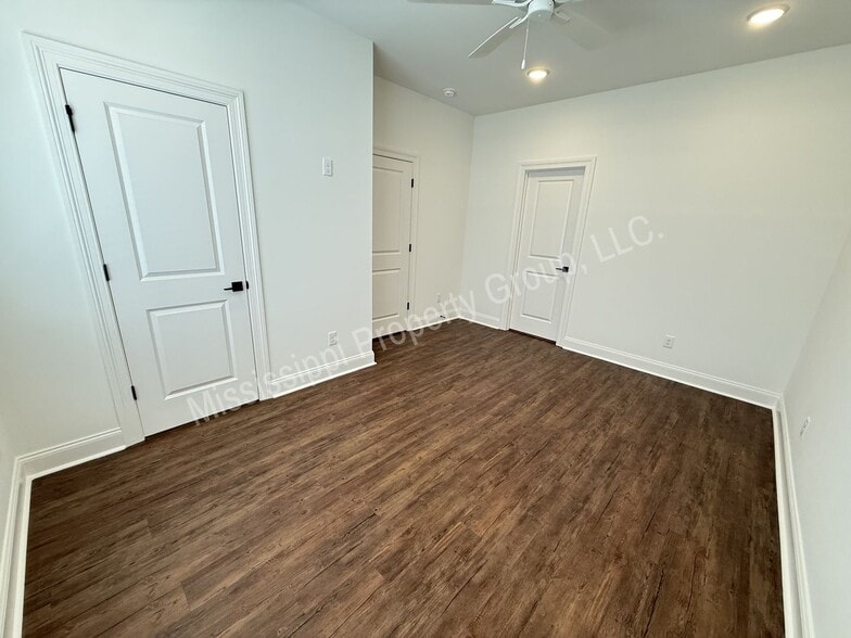 Building Photo - 620 Cottage Grv Cir