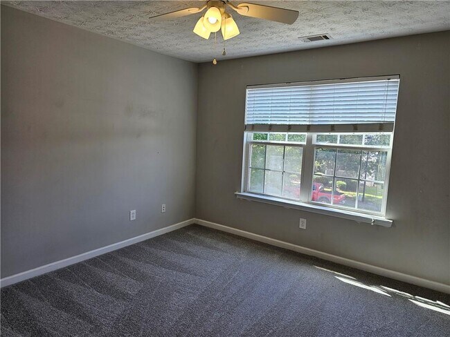 Building Photo - 645 Roxford Ln NE