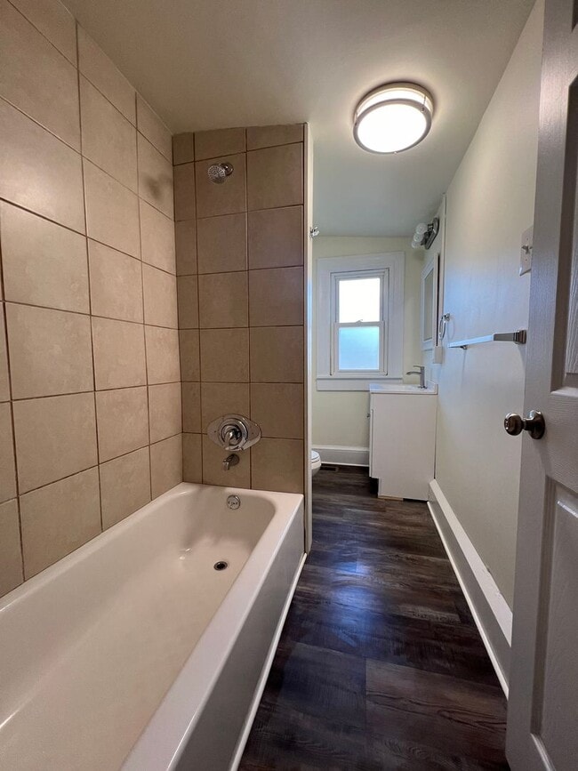 Building Photo - Updated 2BR Townhome with office & parking spot!