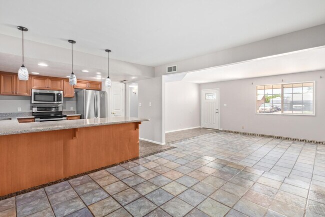 Building Photo - 1918 E Palmcroft Dr