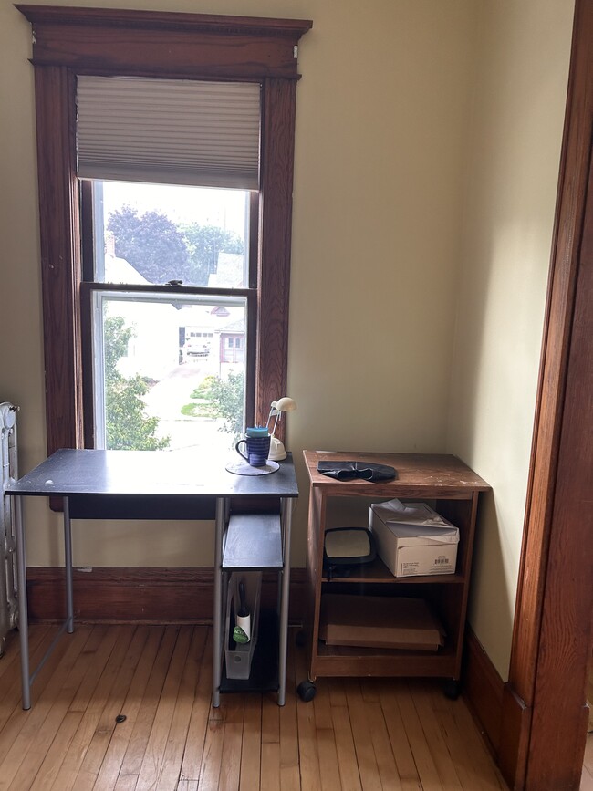 windowed office area - 1825 Taylor St NE