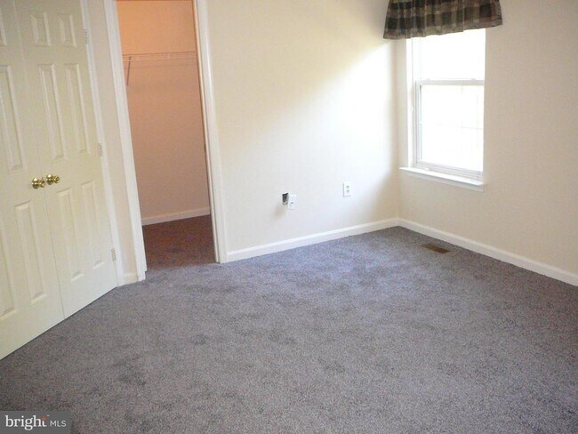 Building Photo - 406 Park Cove Dr