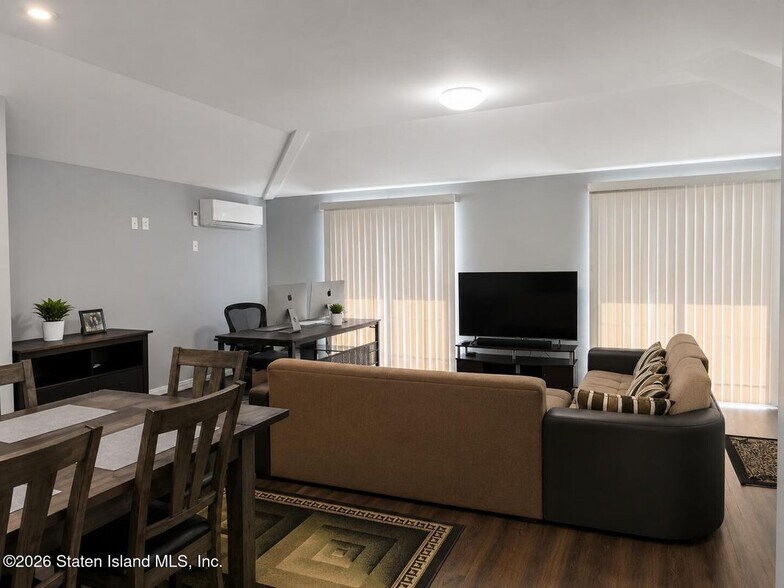 Building Photo - 2981 Hylan Blvd