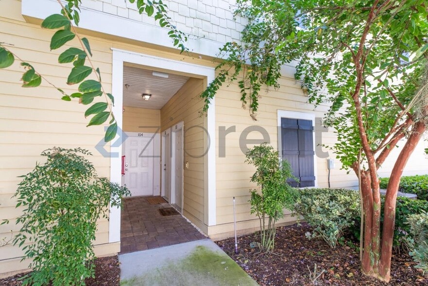 Building Photo - Unit 112