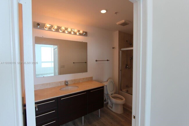 Building Photo - 1900 N Bayshore Dr