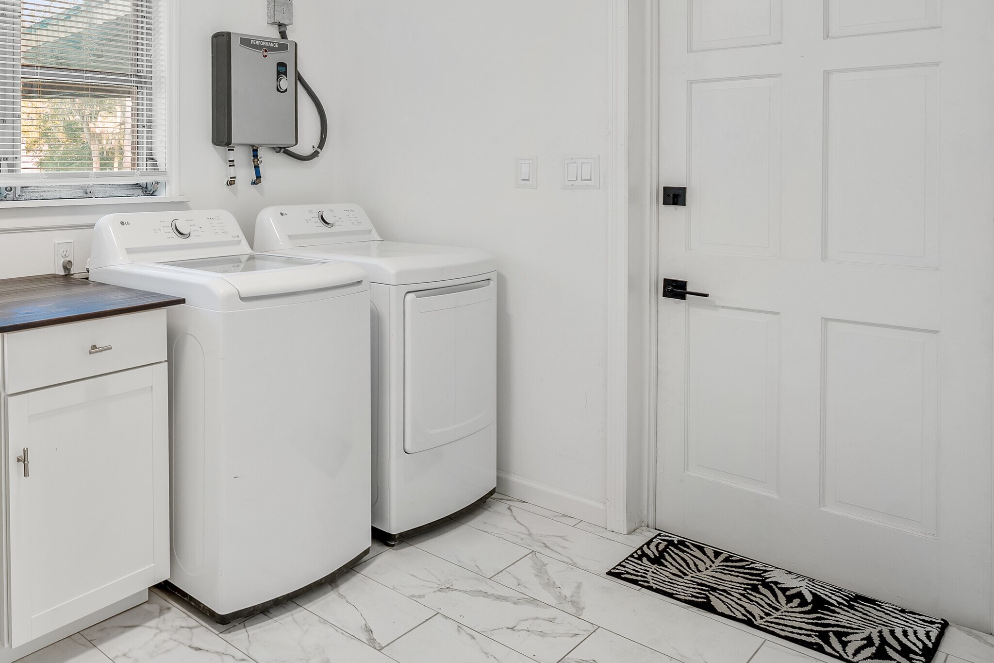 Building Photo - 1464 E 41st St