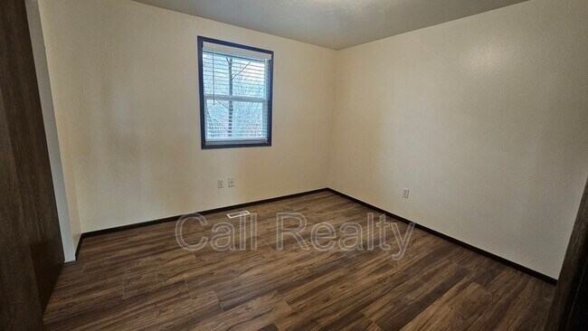 Building Photo - 3718 E 22nd Ave