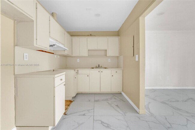 Building Photo - 5807 SW 27th St