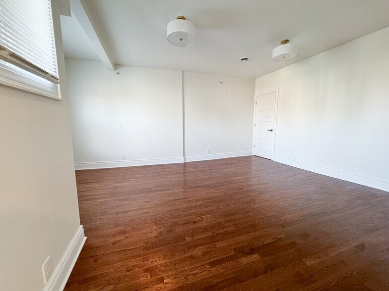 Building Photo - 446 Linwood Ave
