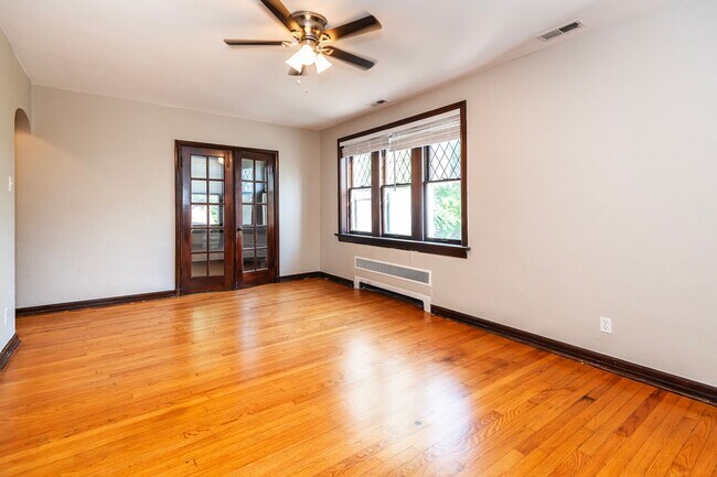 Building Photo - 5018 Miami St