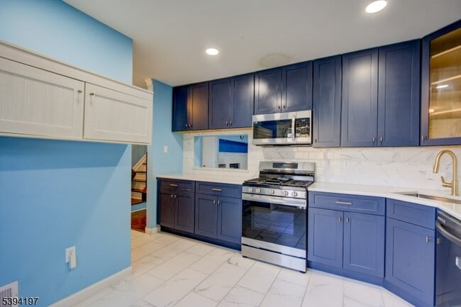 Building Photo - 75 Pear Tree Ln