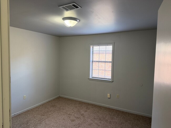 Building Photo - 2509 Simms St