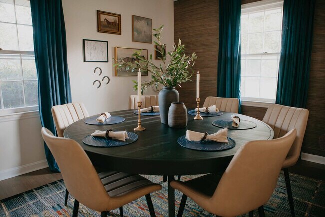 Building Photo - 946 Magnolia St SE