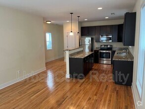Building Photo - 3508 E Clay St